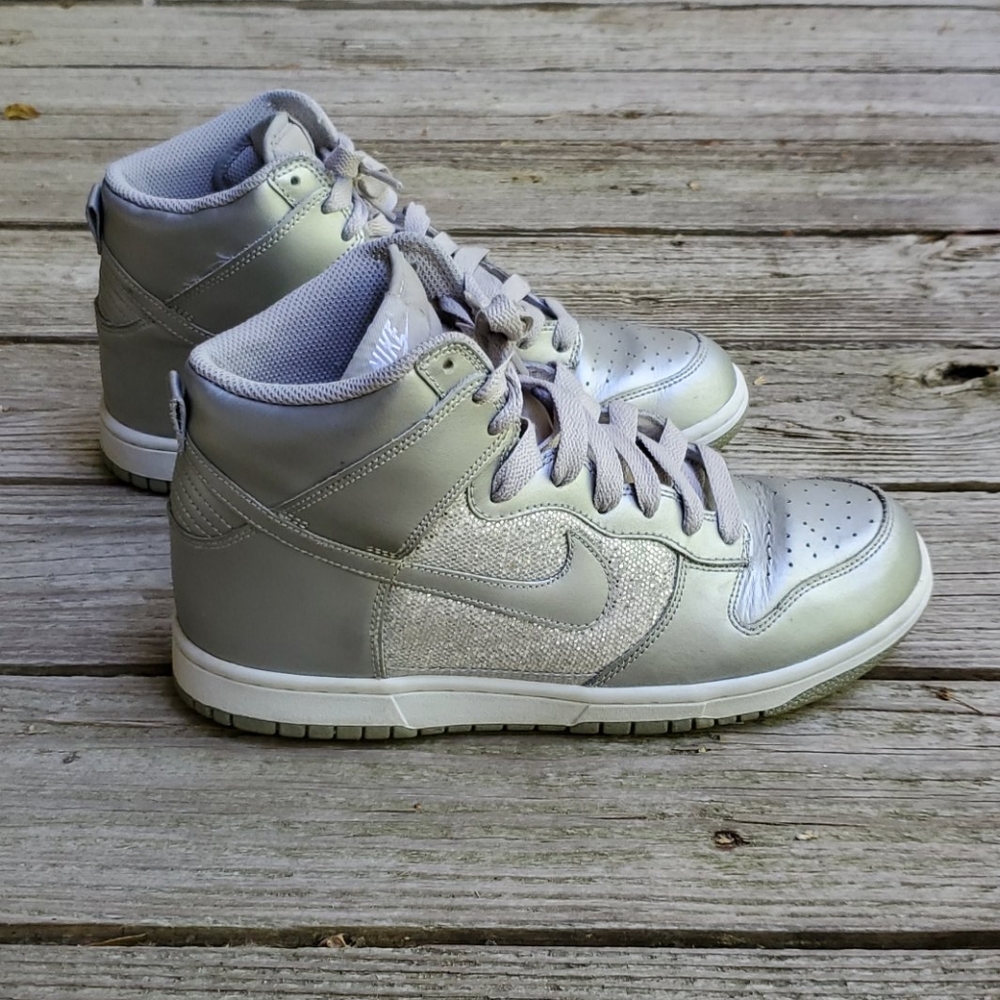 Nike Women’s High-Top Sneakers Silver Metallic